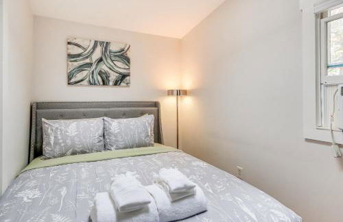 Walk Downtown Takoma Park Escape with Large Yard! - Foto 17