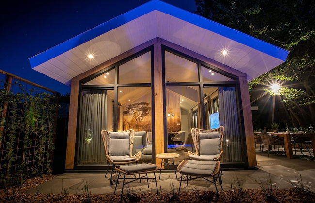 Luxury Lodge With Private Swimming Pool - Photo 36