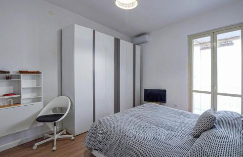 2 Bedroom Cozy Apartment In Staletti - Photo 5