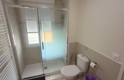 Family's house - Villa proche de la vallée village et Disneyland paris ,2 parkings, air condition - Photo 33