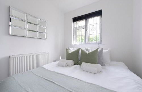 Modern 2BR Flat with 3 Beds Urban Getaway - Cherry - Foto 11