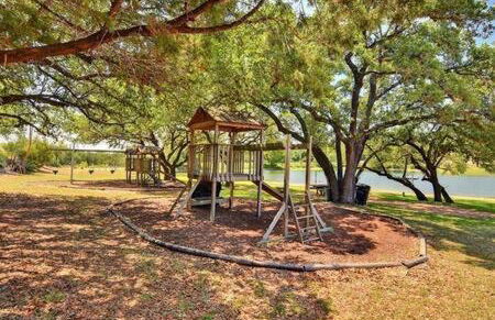 The Outlook - Spa and deck views of Hill Country - Foto 145