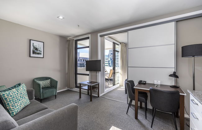 Quest on Queen - Photo 9