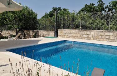 Charming village house with pool - Photo 2