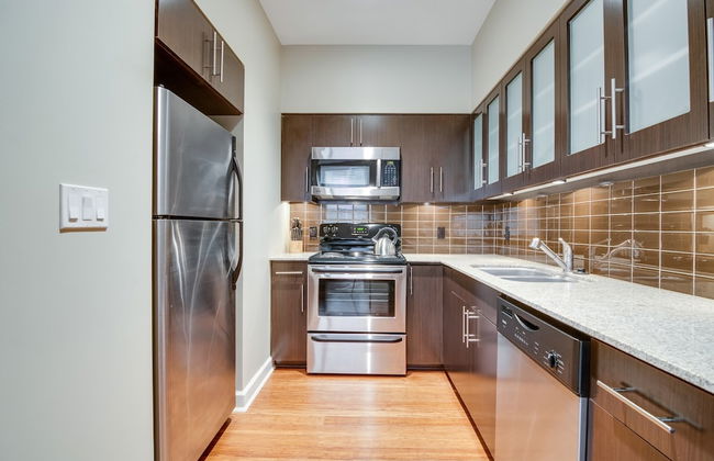 Bluebird Suites near AutoZone Park - Foto 16