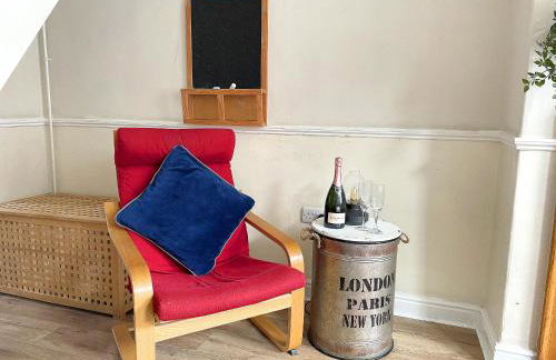 The Racecourse - Quaint Victorian Home With Free Parking - Foto 10