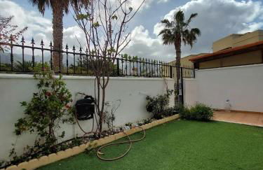 House with a tropical garden - Foto 29