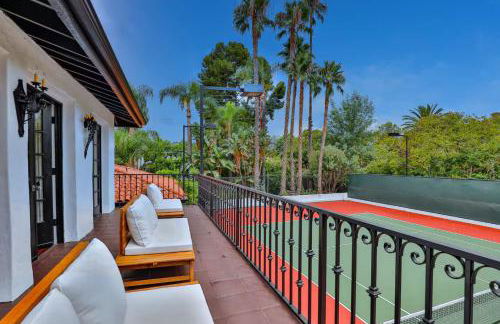 Sherman Oaks Tennis Estate with Pool + Spa - Foto 18
