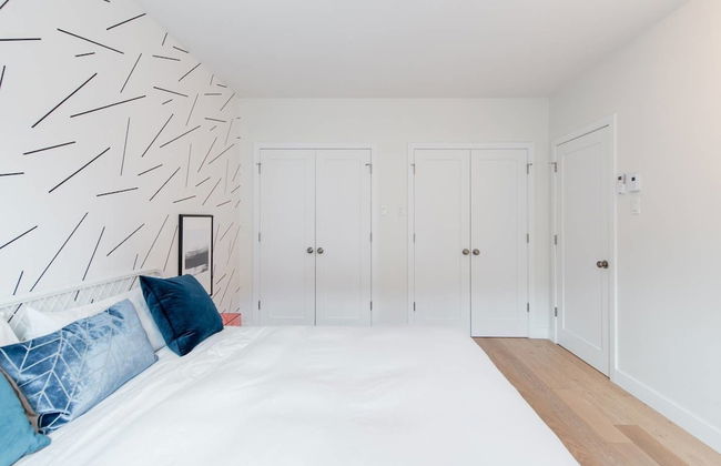 Explore Montreal From Sleek Contemporary Apartment - Foto 8