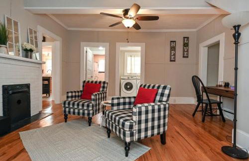 The Bulldog Farmhouse - 100 year old home - Foto 13