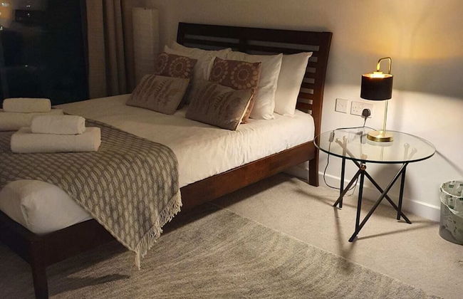 Modern 1 Bedroom Apartment Near Canary Wharf With Balcony - Foto 1