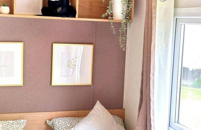 Harwich - Caravan - Sleeps 10 - Garden - Pool - Foto 3