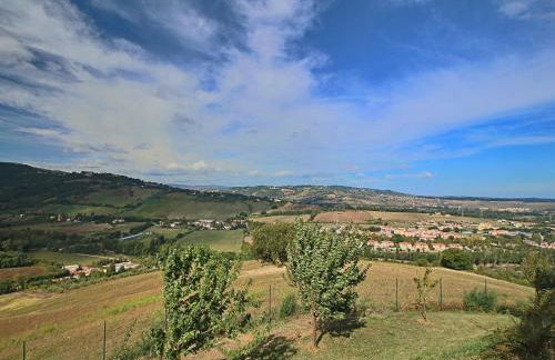 Cottage in Montelabbate with Pool & Forest - Foto 36