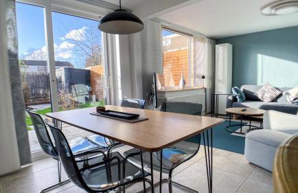 Newtown Contemporary Stay with free parking & garden - Photo 11