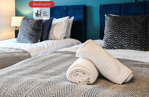 4 Bedroom Family House with 5 Beds, Parking and Fast WiFi - Foto 4