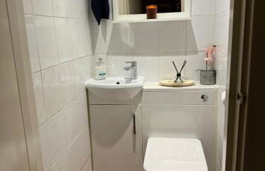 Edinburgh TWO BEDROOM apartment with free side street parking 24 hours - Foto 12