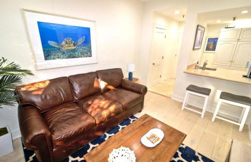 Palm Beach Paradise Walk to Beach Pool WiFi 86" TV WiFi - Foto 7