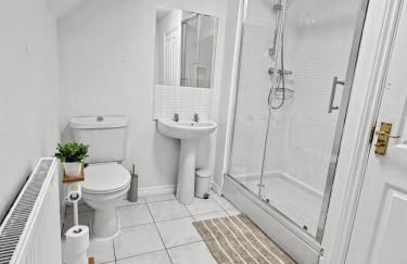 Entire home Sleeps 5 guest 5 mins fromMCR City - Foto 17