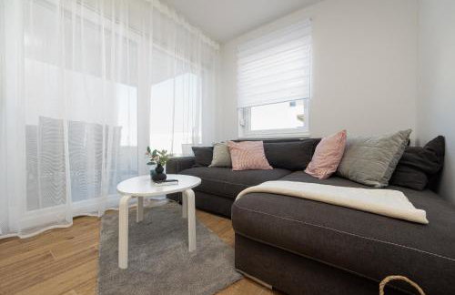 Dolphin view with a pool by the beach - Foto 4