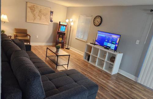 Beautiful 2-Bedroom Condo Near Universal and other Orlando Attractions, King Bed & Wi-Fi - Foto 1