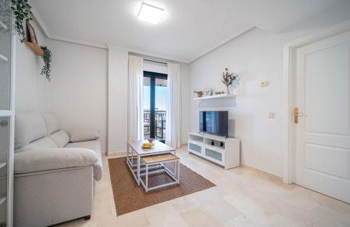 Wonderful Golf & Beach Apartment with front Seaview and Pool - Foto 7