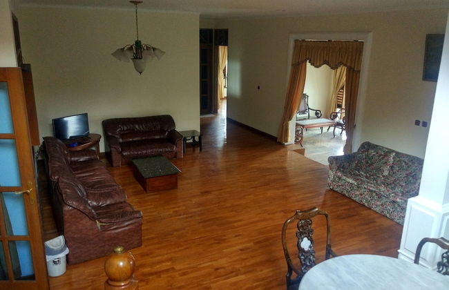 Villa Beverly Hills Puncak for 50 pax - Photo 10