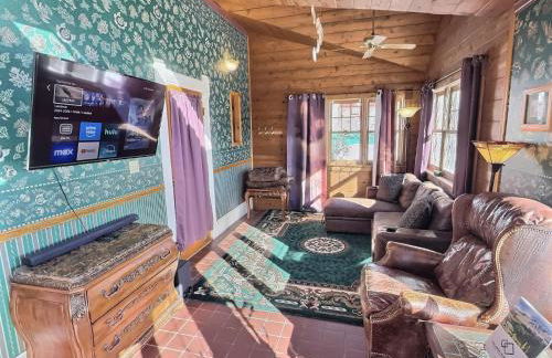 Gem Palace with Hot Tub Sauna - Photo 6