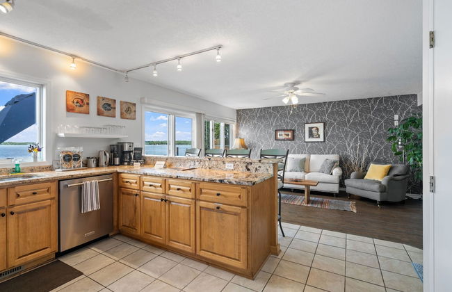 The Giraffe House - Photo 20