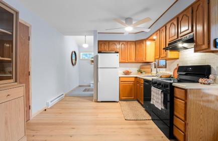 Catskills Mountain Home Near Windham w Fireplace Open Living Deer Run Lodge by AvantStay - Foto 16