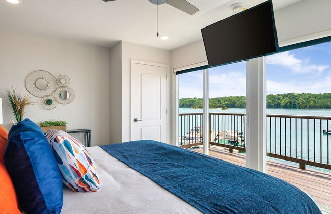 Luxury Lakehouse - Photo 5