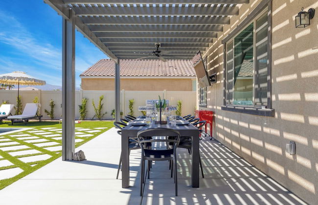 Desert Eden by Avantstay 6BR w/ Ensuite Backyard Oasis w/ Pool & Hot Tub! - Foto 40