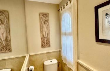 Seafront Townhouse with Stunning Mediterranean Views, community pool - Foto 17