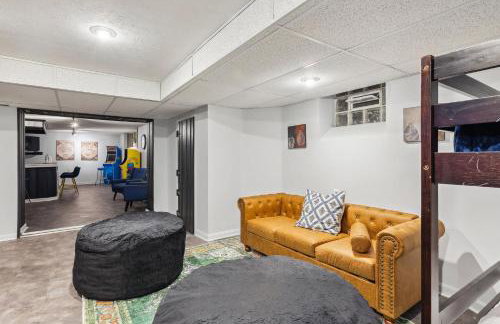 Steps to Edgewater - Sleeps 14 - Fun Game Room Retreat - Foto 59