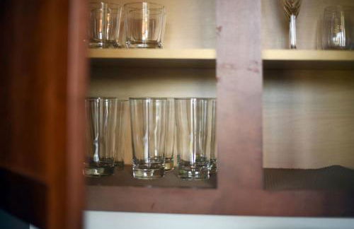 HostWise Stays - The Washington at Chatham - Park Free, Gym, More! - Foto 24