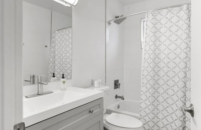 Contemporary Condo in Central Biltmore - Foto 14