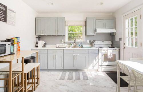 Entire 3bdr home w/parking, backyard, FirePit, BBQ - Foto 2