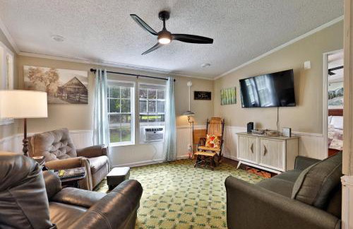 The Bomoseen Bungalow - Vermont Lake House Close to Ski Resorts! Private dock, ski rental ticket deals - Foto 4