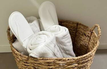 Serene Modern Home Backdoor with great WiFi, games, movies, patio seating and bbq Easy Access to North Joshua Tree National Park in 10 minutes - Foto 58