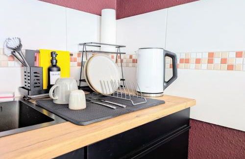 Gemütliches Apartment - hochwertiges Boxspringbett, privater Parkplatz, Terrasse, komplette Küche, WLAN, 40 Zoll HD TV - Foto 11