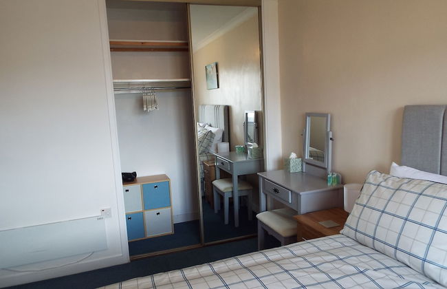 Ideal Central Edinburgh Location With On-site Private Parking - Photo 7