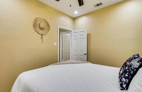 Pet-Friendly Home 2 Miles to Lake Conroe! - Photo 16