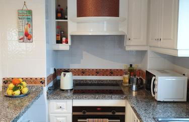 Spacious Ground floor apartment with Garden & Communal Pool - Foto 29