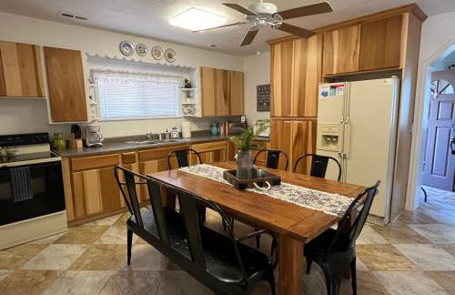 The Jailer's Cottage * Entire Home * Sleeps 12 - Foto 12