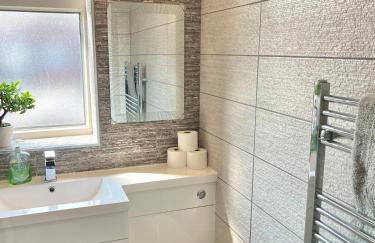 Ideal 4 Bed Home sleeps 7 Nr Middlebrook Stadium - Foto 6