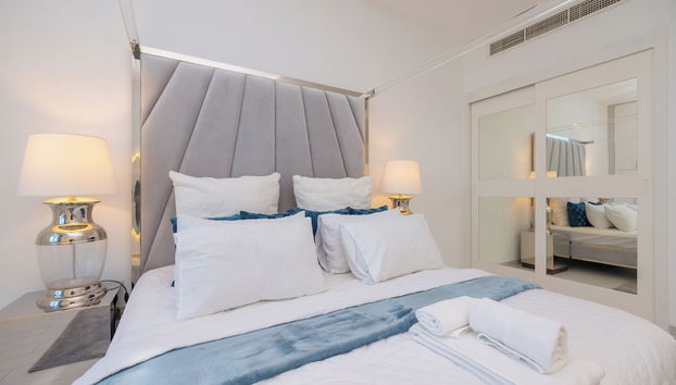 WelHome - Oceanfront Elegance 1BR Apt With Palm Sea Views - Foto 2, Habitación