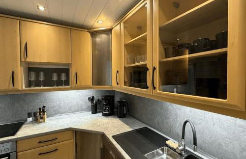 Geräumiges Apartment mit XXL Leinwand I Parkplatz I WiFi - Foto 3