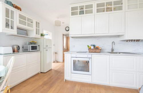 Sundowners panoramic views of countryside sea - Foto 9