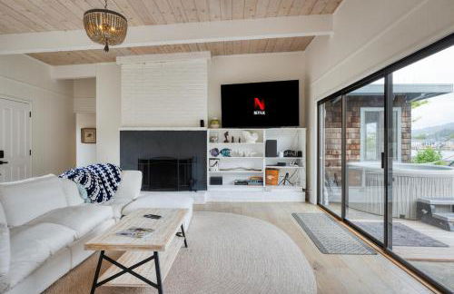 Dockside getaway with hot tub & dock - Foto 30