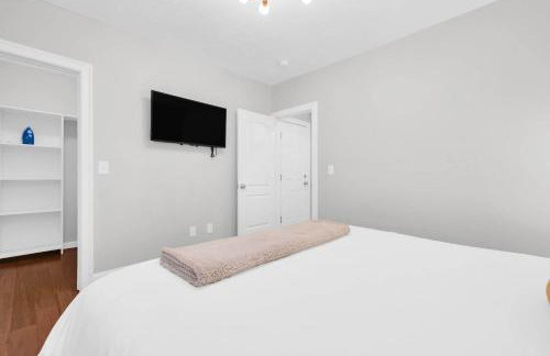 Jennifer's Chic Modern 1st Floor Apt Private Patio - Foto 18