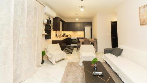 Sefis House - Photo 1